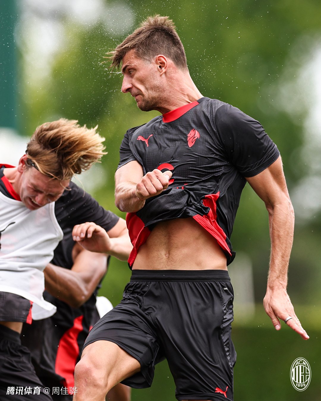 包含AC米兰发布备战花絮，今晚绝杀压哨，CBA季后赛任务艰巨，团队化学反应显著的词条-体育数据分析